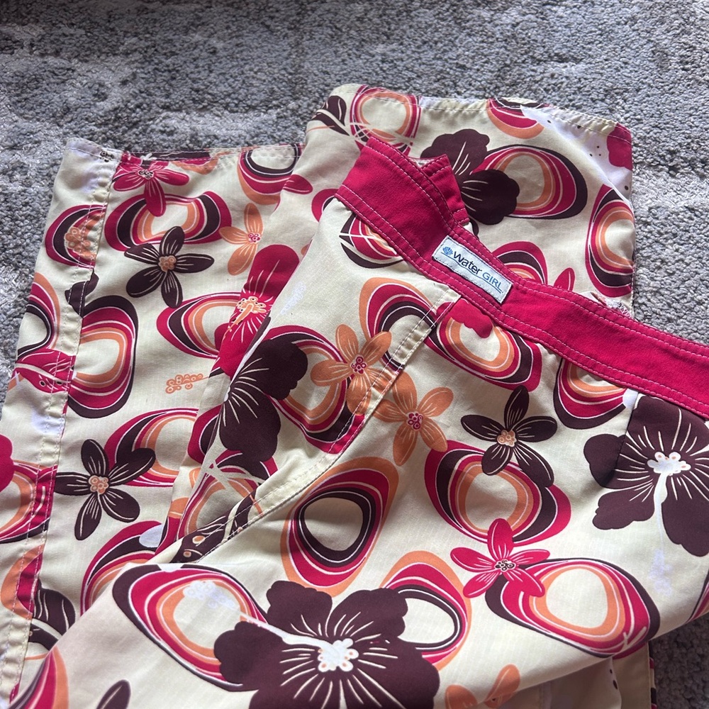 Floral Patterned Capri Pants - Picture 4 of 6